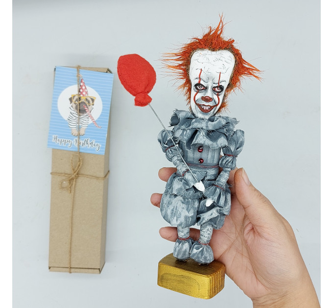 Stephen King figurine, Master of horror - Gifts for Readers  & Writers!