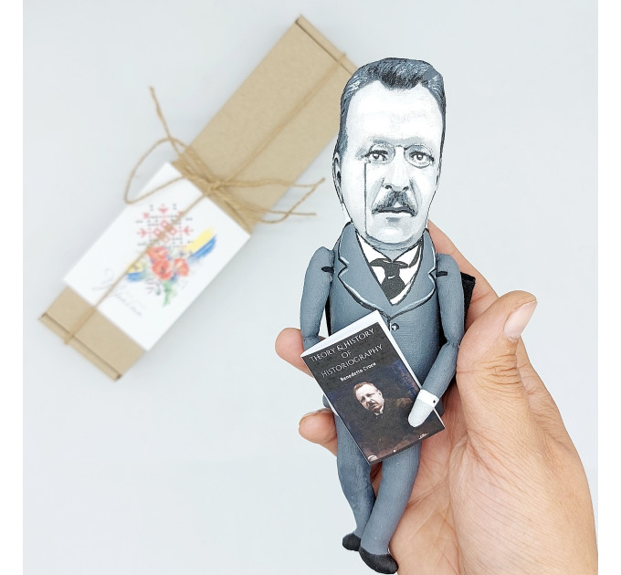 Benedetto Croce figure, famous Italian idealist philosopher, politician - Library decor, Readers gift!