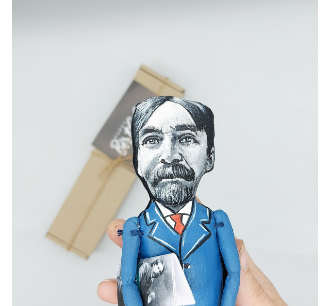 Thorstein Veblen figurine, American economist, famous critic of capitalism - Gift for economist!