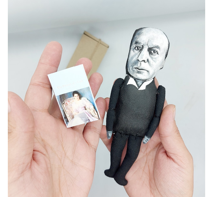 Henry James figure, famous American-British author The Portrait of a Lady - Literary Gift!