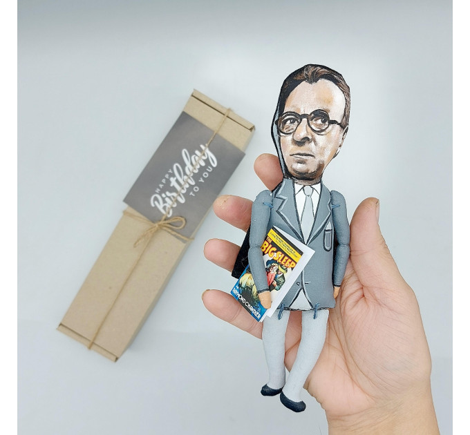 Raymond Chandler figure, American-British novelist, famous Mystery writer - Readers gift!
