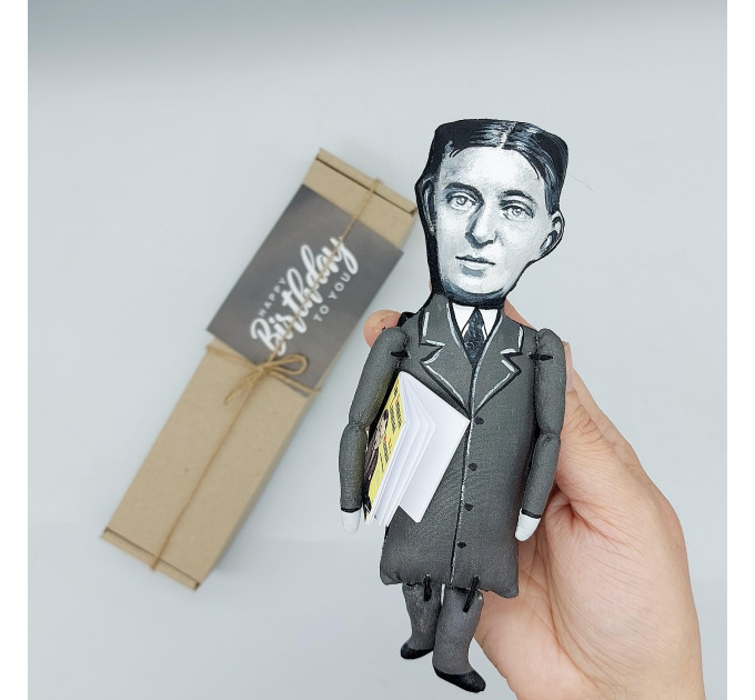 Henry Louis Mencken figure, American journalist, essayist, satirist, cultural critic - Library art