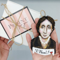 Virginia Woolf ornament