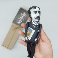 Eça de Queiroz figurine