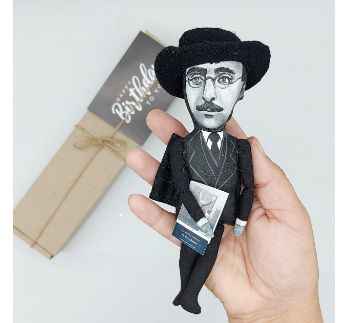 Fernando Pessoa figurine, Portuguese poet, writer, literary critic - Bookish art