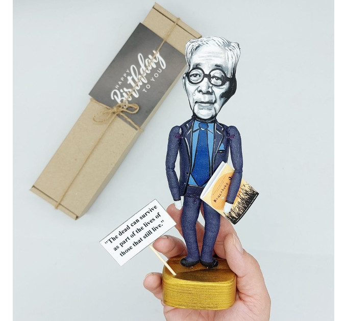 Kenzaburō Ōe figurine, famous Japanese writer, Nobel Prize - Gift for Readers