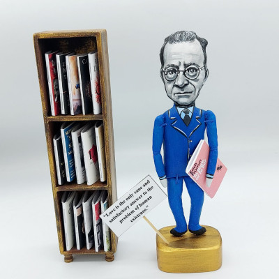 Erich Fromm figurine