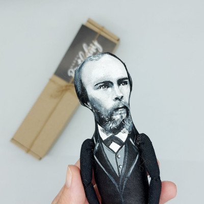 Paul Verlaine figurine