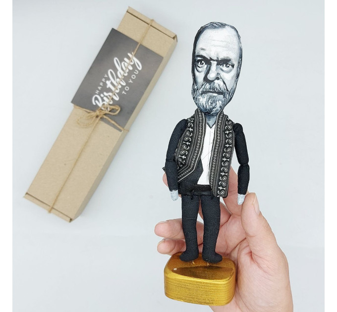 Terry Gilliam figurine, famous American-British filmmaker, comedian and actor - the Monty Python - Retro movie gift