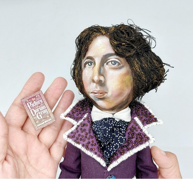 Oscar Wilde doll, Famous poet, writer, author  - Literary Gift Readers 