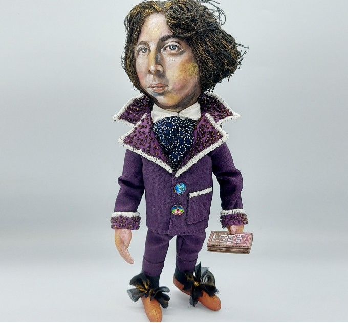 Oscar Wilde doll, Famous poet, writer, author  - Literary Gift Readers 