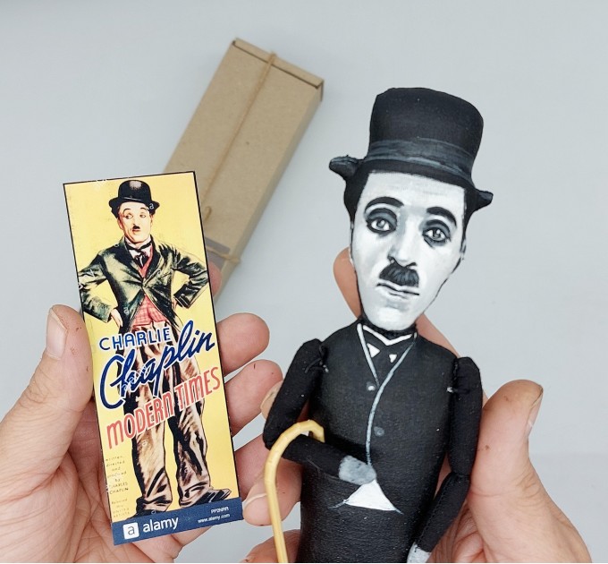 Charlie Chaplin comedian figure, Star Silent film era - Collectible doll