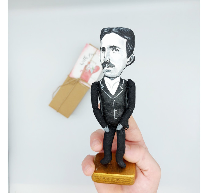 Nikola Tesla famous inventor figurine - Mechanic Engineer Gift!