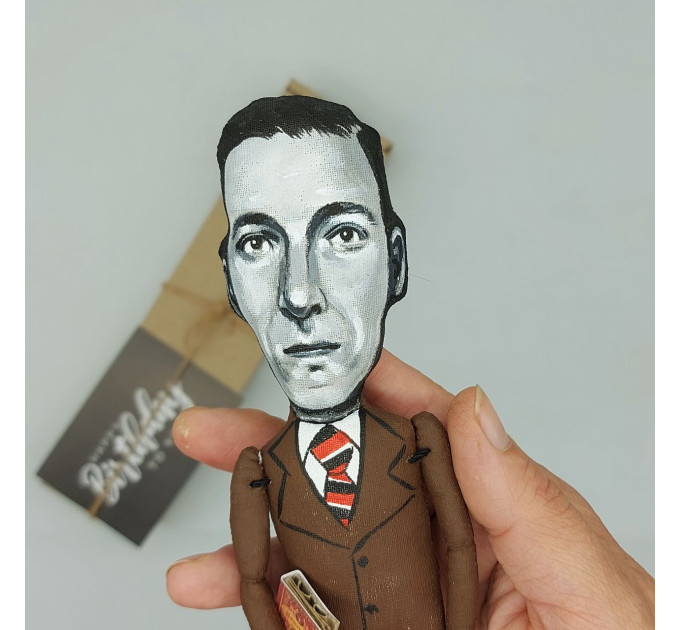 Lovecraft figurine, writer author Cthulhu - Gifts for Readers & Writers -  book shelf decor