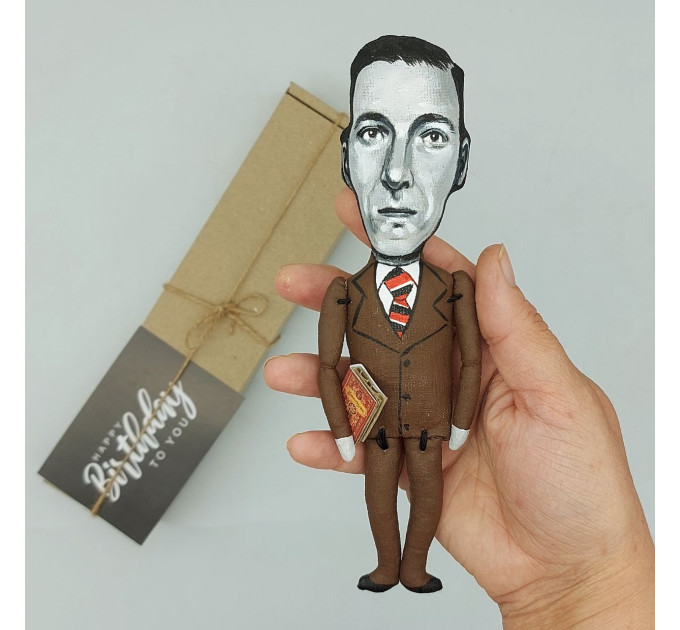 Lovecraft figurine, writer author Cthulhu - Gifts for Readers & Writers -  book shelf decor