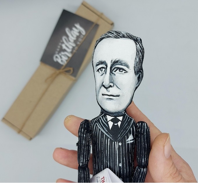 Franklin Roosevelt historical doll - Collectible Figure