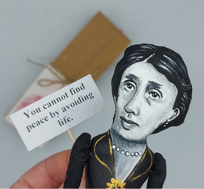 Virginia Woolf famous writer firurine - Bookworm gift - Collectible doll