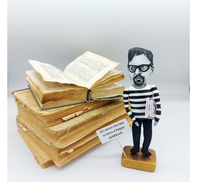 Tom Robbins famous writer figurine - Reader gift!