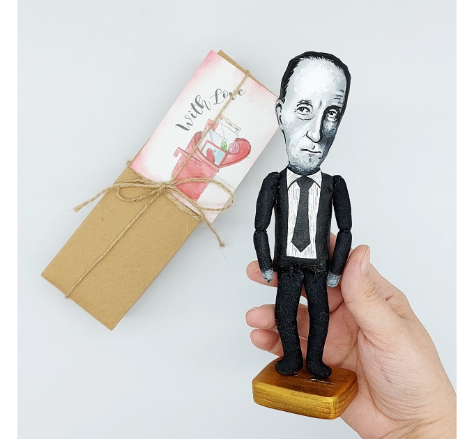 Marcel Duchamp famous painter Dada, sculptor figurine - Cubism fans! 