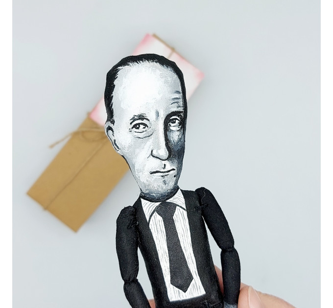 Marcel Duchamp famous painter Dada, sculptor figurine - Cubism fans! 