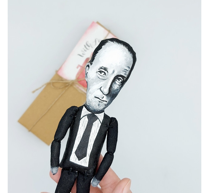 Marcel Duchamp famous painter Dada, sculptor figurine - Cubism fans! 