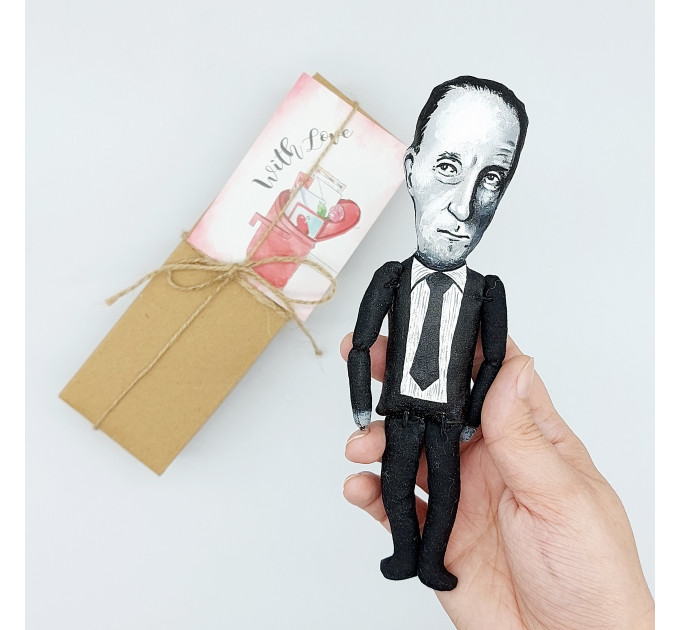 Marcel Duchamp famous painter Dada, sculptor figurine - Cubism fans! 