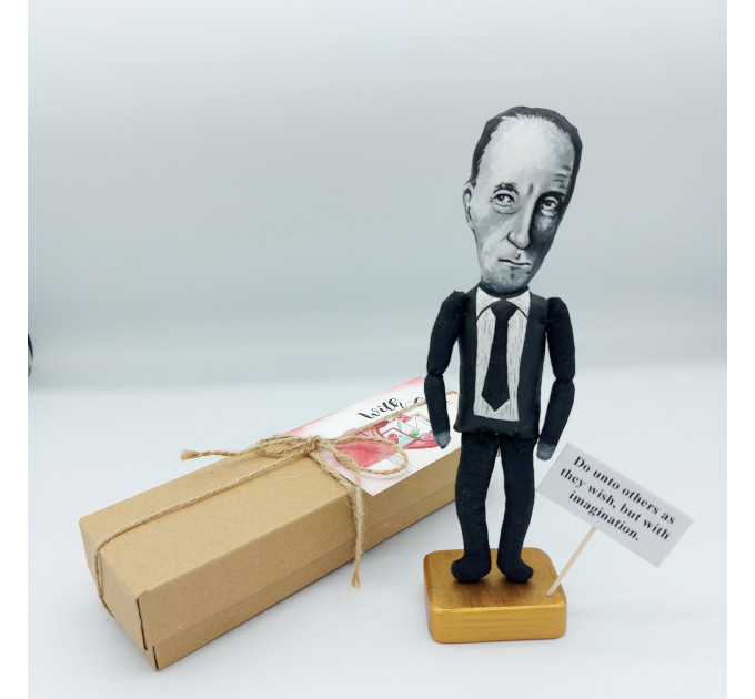 Marcel Duchamp famous painter Dada, sculptor figurine - Cubism fans! 