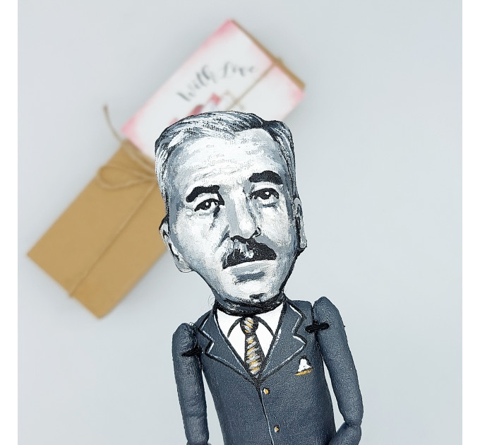 William Faulkner famous writer figurine - Literary gift!