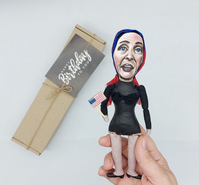 Little Edie Beale figure, fashion model, cabaret performer 1970s - Grey Gardens