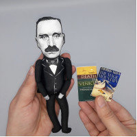 Thomas Mann figure